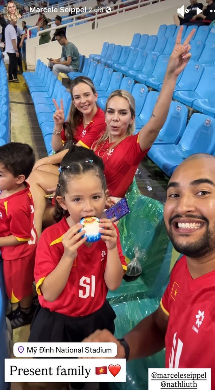 Marcele đăng tải hình ảnh cả gia đình kèm dòng chữ “Present family” trên instagram. Ảnh: Instagram nhân vật