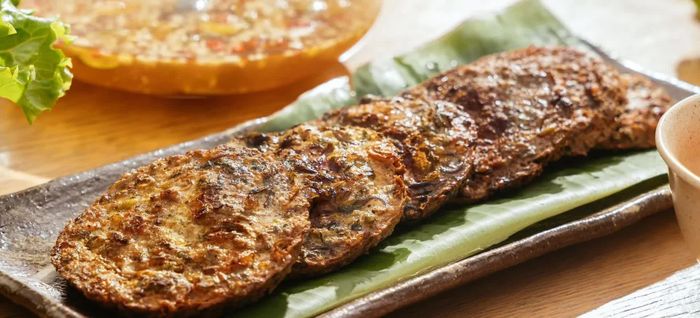 Chả rươi là món khiến nhiều người sành ăn mong chờ vào mỗi dịp thu