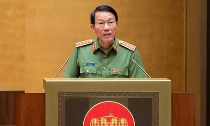 Đại tướng Lương Tam Quang, Bộ trưởng Bộ Công an trình bày Tờ trình về dự án Bộ luật Hình sự (sửa đổi)