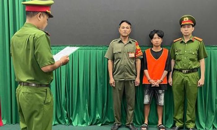 Đọc lệnh bắt giữ Nguyễn Huỳnh Thái An
