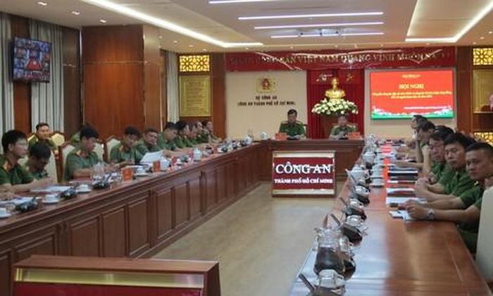 Quang cảnh hội nghị trực tuyến tại điểm cầu Công an TPHCM