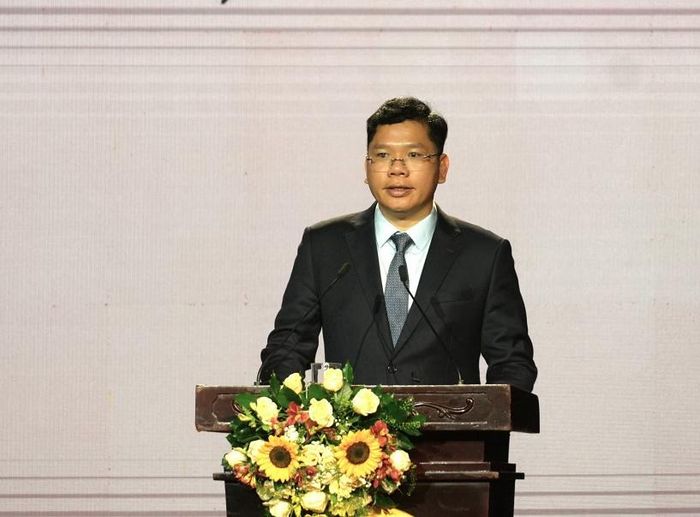 Phó Chủ tịch UBND TPHCM Hoàng Nguyên Dinh phát biểu