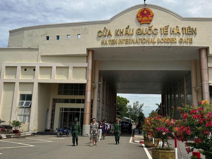 15 công dân Việt Nam được trở về từ cửa khẩu quốc tế Hà Tiên (tỉnh An Giang)