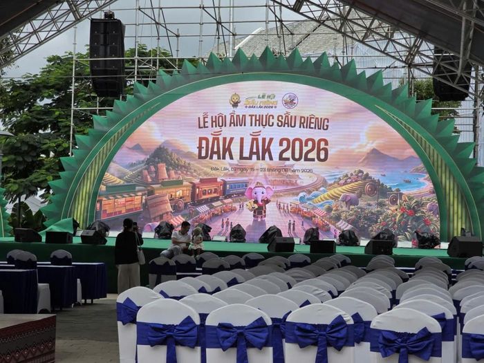  Cổng và trong Lễ hội Ẩm thực Sầu riêng Đắk Lắk 2026, một trong những hoạt động giới thiệu văn hóa, ẩm thực và sản phẩm sầu riêng của tỉnh đến người dân, du khách. 