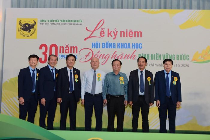 Đại diện lãnh đạo Trung ương, địa phương, các trung tâm, hiệp hội, viện, trường và khách quốc tế tham dự lễ kỷ niệm.