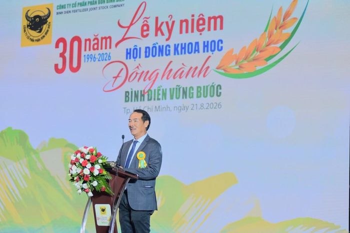 Ông Lê Quốc Phong, nguyên Tổng Giám đốc Công ty CP Phân bón Bình Điền, người sáng lập Hội đồng Khoa học, phát biểu tại buổi lễ.