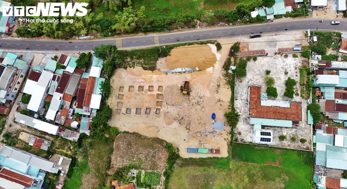 Tuy nhiên, theo ông Tô Minh Chánh, Chủ tịch UBND xã Tuy Phước Tây thông tin, khó khăn trong việc kết nối giao thông phục vụ thi công dự án theo phản ánh của chủ đầu chưa có cơ sở xác định là nguyên nhân khách quan làm ảnh hưởng đến tiến độ thực hiện dự án trong nhiều năm.