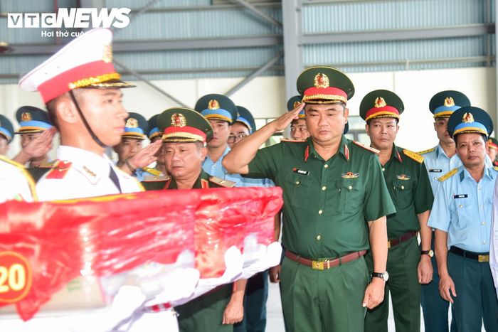 Hồ sơ, tài liệu và biên bản bàn giao được chuẩn bị đầy đủ, bảo đảm chính xác theo quy trình xác định danh tính hài cốt liệt sĩ còn thiếu thông tin bằng phương pháp giám định ADN.