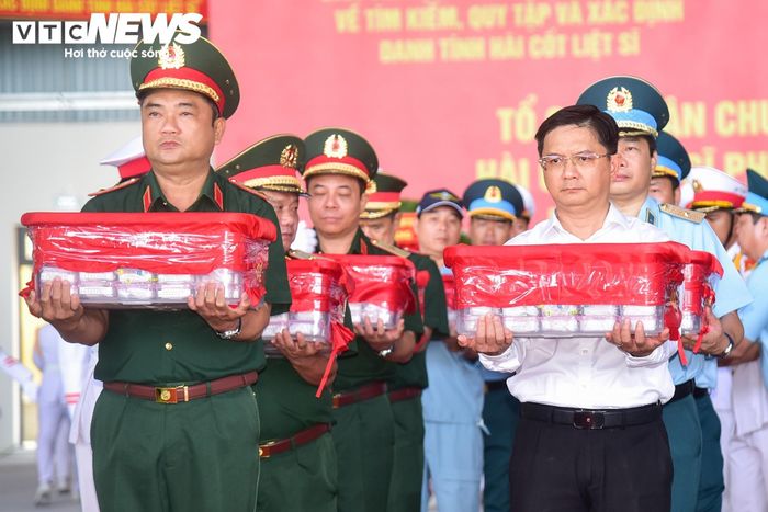 Tham dự buổi lễ có Trung tướng Lê Xuân Thế, Ủy viên Trung ương Đảng, Tư lệnh Quân khu 7; Thiếu tướng Trần Chí Tâm, Phó Chính ủy Quân khu 7, Trưởng Ban Chỉ đạo Quân khu 7 về tìm kiếm, quy tập và xác định danh tính hài cốt liệt sĩ. Ông Nguyễn Mạnh Cường, Phó Chủ tịch UBND TP.HCM, Trưởng Ban Chỉ đạo TP.HCM cùng đại diện các cơ quan, đơn vị và lực lượng trực tiếp thực hiện nhiệm vụ.