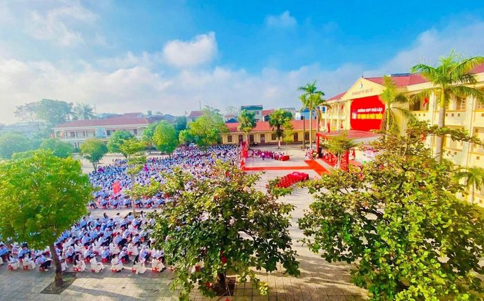 Sáp nhập Trường THPT Thái Lão - Trường THCS Hưng Tây