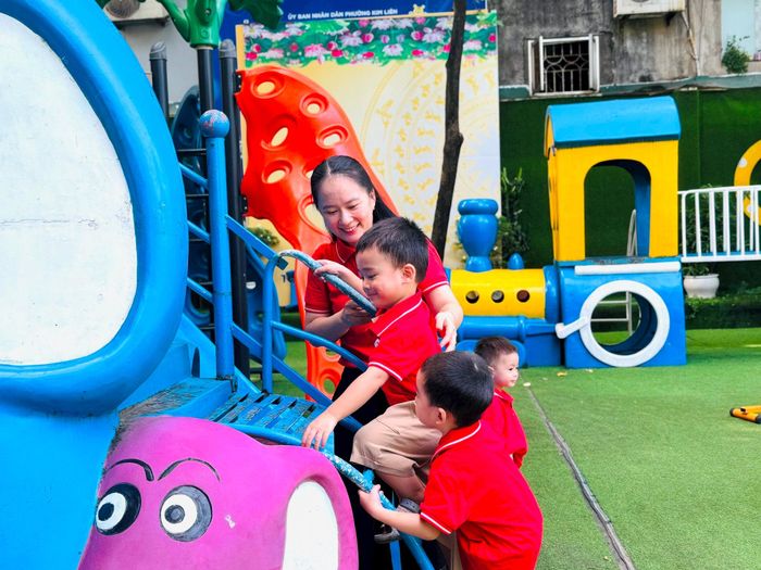 Hiện phường Kim Liên hướng dẫn các trường chuẩn bị đầy đủ các điều kiện cho năm học mới 2026-2027. Ảnh: Trần Long
