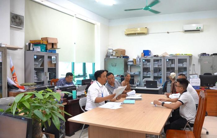 Công tác kiểm tra, giải quyết các thủ tục hành chính luôn được các phòng, ban chuyên môn xã Bình Minh triển khai nhanh chóng đảm bảo quyền lợi cho người dân. Ảnh Đ. Đạt