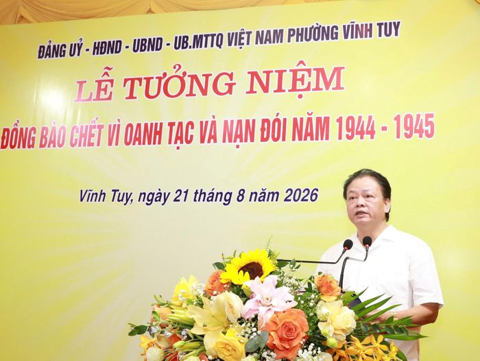 Ông Vũ Văn Hoạt, Chủ tịch UBND phường Vĩnh Tuy phát biểu tại buổi lễ. Ảnh: Việt Thắng