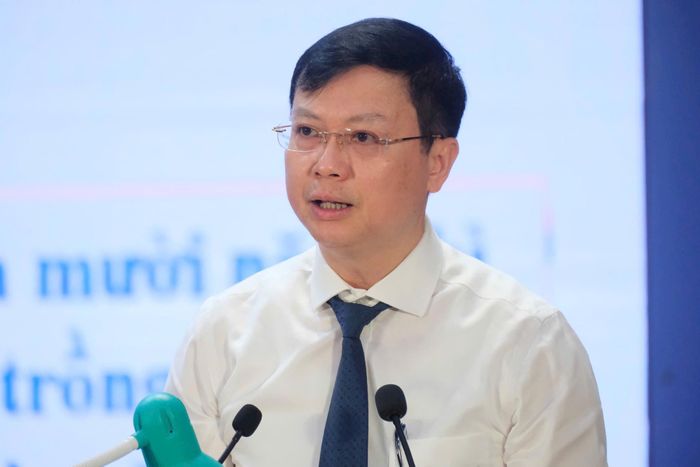 Giám đốc Sở Giáo dục và Đào tạo Hà Nội Nguyễn Văn Hiền phát biểu tại hội nghị. Ảnh: CTV