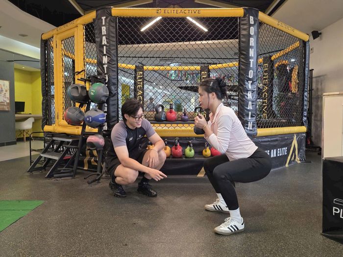 Quá trình giảm mỡ cần thâm hụt năng lượng vừa phải, tăng cơ cần đủ protein, tập kháng lực và phục hồi tốt. Ảnh: Mai Khôi