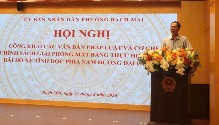 Phó Chủ tịch UBND phường Bạch Mai Nguyễn Hoành Dũng phát biểu. Ảnh: PV