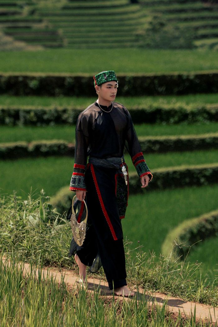 NTK, người mẫu Chế Quyết Tiến. Ảnh Lê Trọng