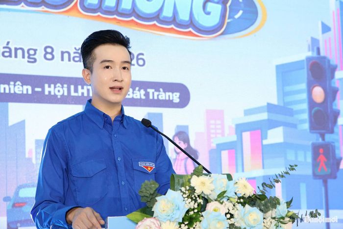 Phó Bí thư Thành đoàn, Chủ tịch Hội LLHTN Việt Nam thành phố Hà Nội Đào Đức Việt phát biểu. Ảnh: Lê Dung