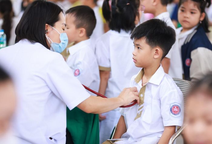Theo kế hoạch những ngày tới, Trạm Y tế xã Hoài Đức sẽ tiếp tục phối hợp với các cơ sở giáo dục trên địa bàn triển khai chương trình khám bệnh định kỳ miễn phí, từ đó nâng cao chất lượng chăm sóc sức khỏe ban đầu cho trẻ em và học sinh trên địa bàn xã.