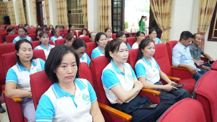 Các Hội viên tham gia tập huấn kỹ năng chuyển đổi số và quảng bá, giới thiệu sản phẩm OCOP. Ảnh: Phượng Nguyễn