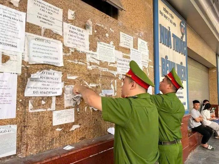 Trực tiếp xoá những điểm đen làm mất mỹ quan đô thị. Ảnh: Đức Tuấn
