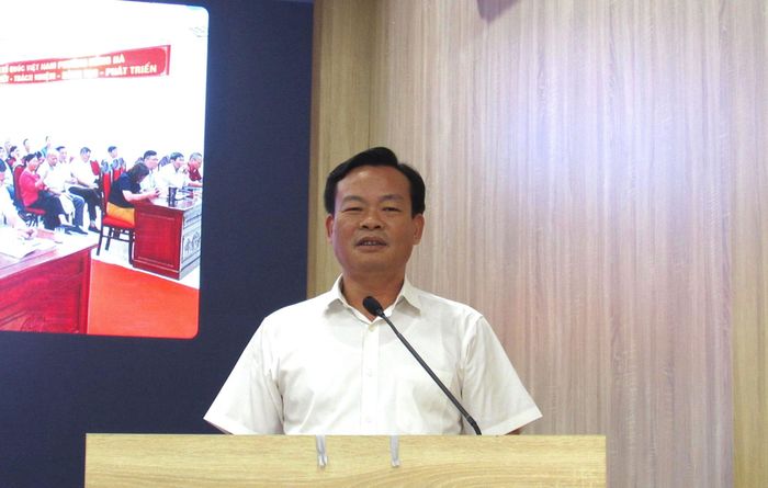 Bí thư Đảng ủy, Chủ tịch HĐND phường Bùi Tuấn Anh phát biểu tiếp thu ý kiến cử tri. Ảnh: Phương Thảo