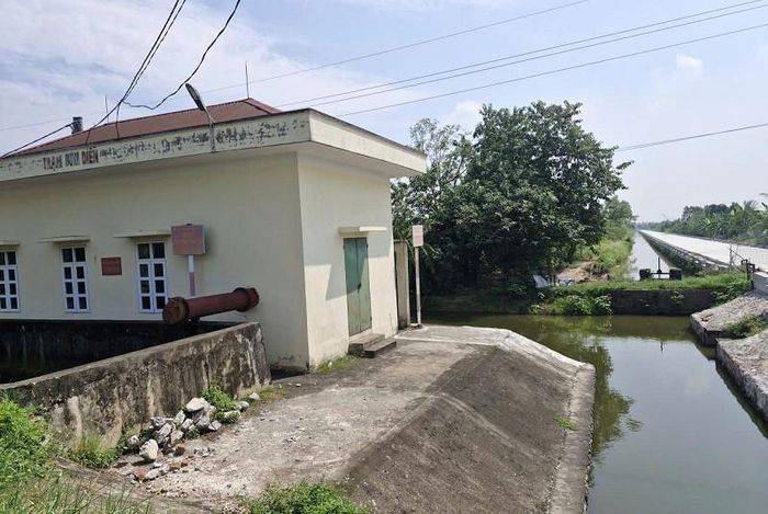 Sau khi hoàn thành đưa vào khai thác, các dự án ở xã Phú Xuyên đảm bảo kết nối đồng bộ, góp phần tạo thuận lợi trong việc đi lại, nâng cao năng lực cung cấp nước tưới cho sản xuất nông nghiệp và tiêu thoát lũ kịp thời, hiệu quả. Ảnh: PV