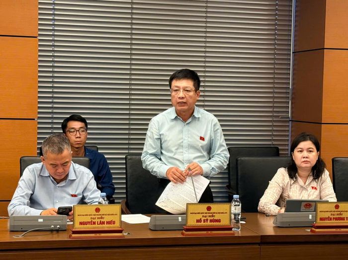 Đại biểu Hồ Sỹ Hùng (Đoàn Hà Nội) phát biểu thảo luận. Ảnh: Thúy Quỳnh