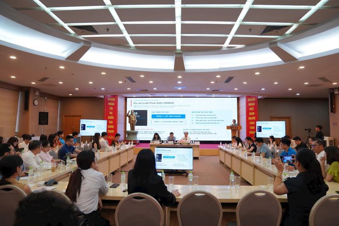 Quang cảnh hội thảo “Hộ kinh doanh và động lực tăng trưởng” do VCCI tổ chức ngày 21-8. Ảnh: Thảo Nguyên