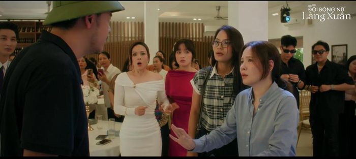 Quốc lớn tiếng mắng chửi, đánh vợ trước đông đảo mọi người