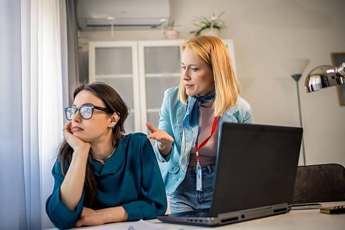 Người khôn ngoan biết cách nhận diện và từ chối những sự giúp đỡ không cần thiết hoặc gây phân tâm, thay vào đó tập trung vào mục tiêu chính. Ảnh minh họa: iStock