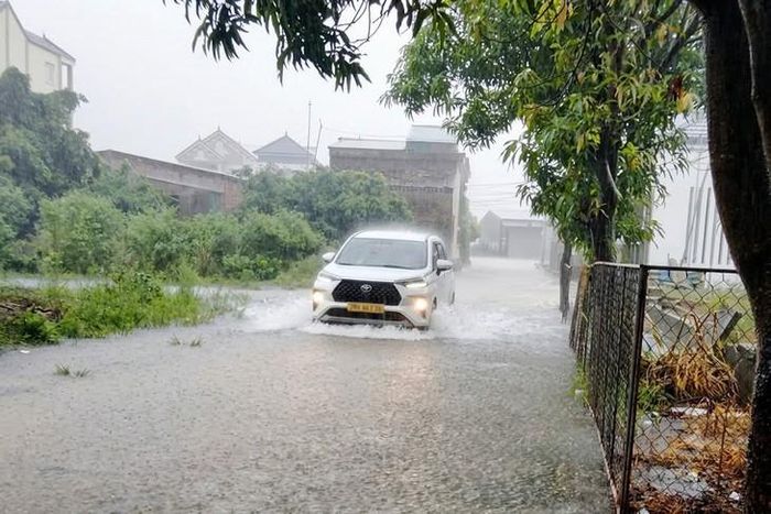 Mưa lớn khiến nhiều khu vực ở Hà Tĩnh bị ngập nặng. Ảnh: Đức Đồng.