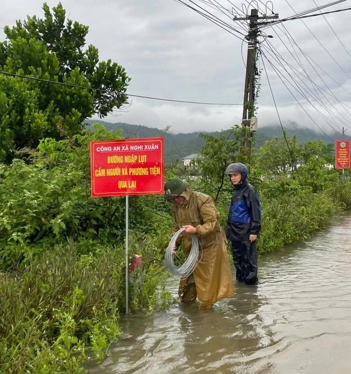 Mưa lớn được dự báo còn tiếp diễn, nguy cơ ngập úng, lũ quét và sạt lở đất tại nhiều khu vực vẫn ở mức cao. Ảnh: TL.