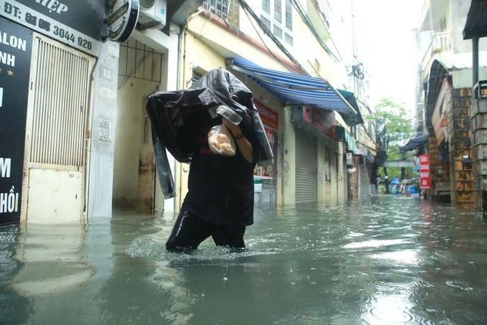 Nhiều tỉnh thành có mưa rất lớn do ảnh hưởng của áp thấp nhiệt đới. Ảnh: Tuấn Anh