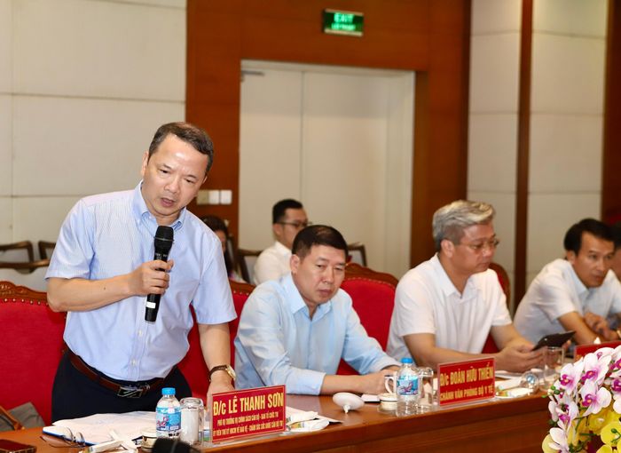 Ông Lê Thanh Sơn - phó Vụ trưởng Vụ Chính sách cán bộ, Ban Tổ chức Trung ương, Uỷ viên Thư ký Hội đồng chuyên môn về bảo vệ, chăm sóc sức khoẻ cán bộ trung ương phát biểu. Ảnh: Thành Long