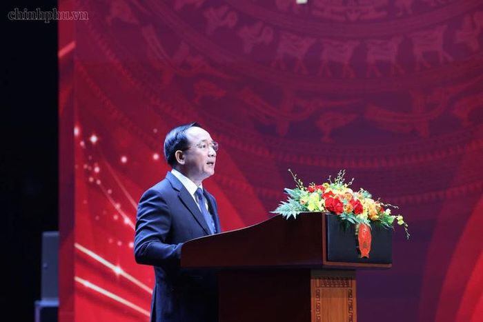Đồng chí Trịnh Văn Quyết, Ủy viên Bộ Chính trị, Bí thư Trung ương Đảng, Trưởng Ban Tuyên giáo Trung ương, Phó Trưởng Ban Thường trực Ban Chỉ đạo 35 Trung ương phát biểu tại buổi lễ. Ảnh: chinhphu.vn/Phương Nguyên