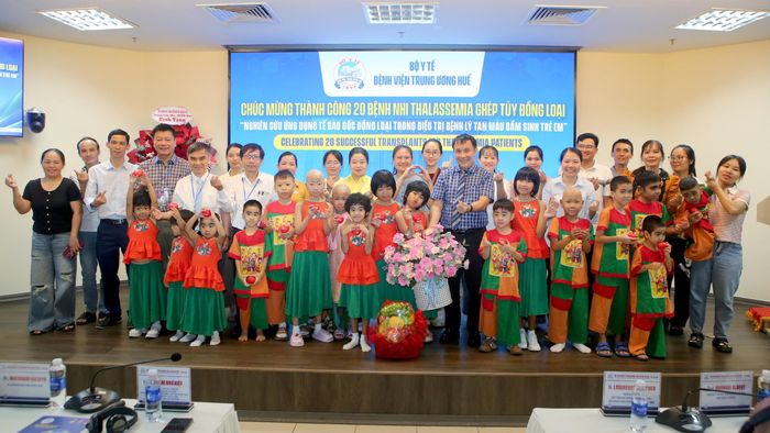 Bệnh viện Trung ương Huế tổ chức chương trình "Chúc mừng thành công 20 bệnh nhi Thalassemia ghép tủy đồng loại". Ảnh: Thượng Hiển.