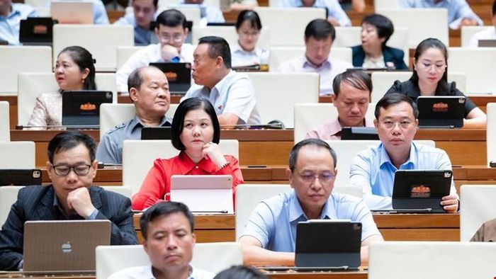 Các ĐBQH dự phiên thảo luận sáng 21/8. Ảnh: Media Quốc hội