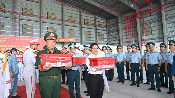 3.104 mẫu sinh phẩm hài cốt liệt sĩ được niêm phong, đóng trong 100 thùng chuyên dụng. Ảnh: P.Thương.