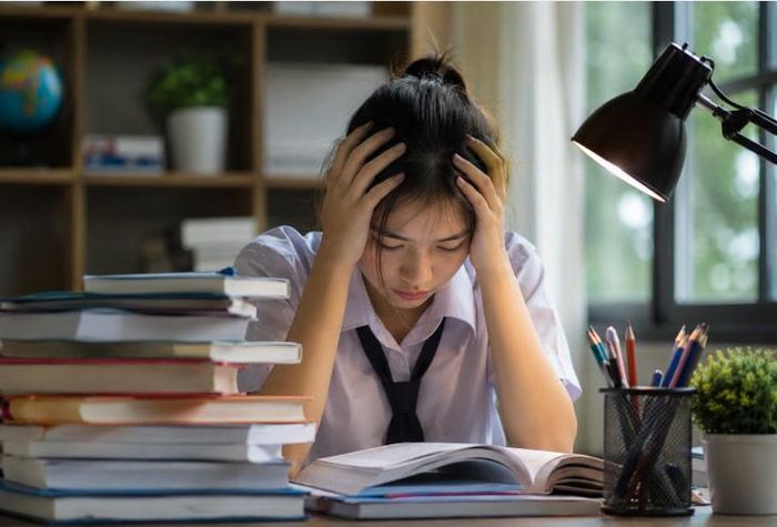 Không phải mọi căng thẳng đều có hại, nhưng nếu kéo dài và không được giải tỏa đúng cách, nó có thể ảnh hưởng đến sức khỏe tâm thần, kết quả học tập và sự phát triển lâu dài của trẻ.