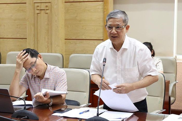 Ông Nguyễn Văn Quân, Phó Cục trưởng Cục Khoa học công nghệ và Đào tạo báo cáo tại cuộc họp.  Ảnh: Trần Minh