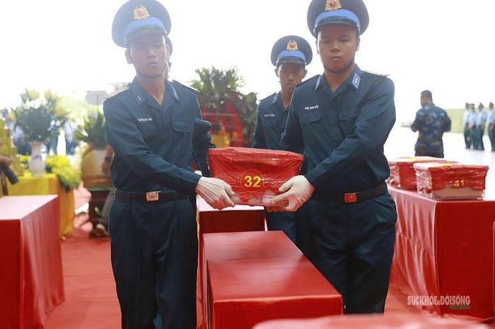 Các mẫu hài cốt được sắp xếp, bảo quản phục vụ công tác giám định. Ảnh: Tuấn Đạt