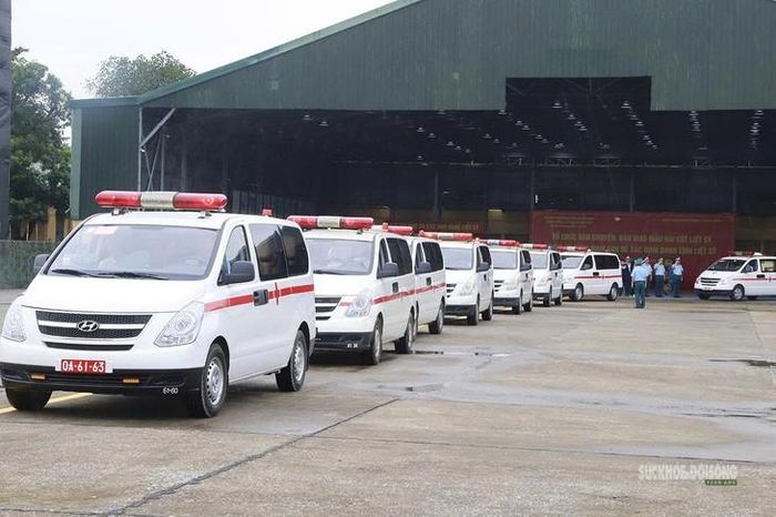 Đoàn xe vận chuyển hơn 7000 hài cốt liệt sĩ về nơi giám định ADN. Ảnh: Tuấn Đạt