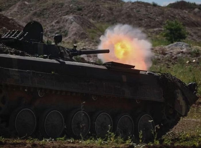 Ông Potrzuski đã bày tỏ quan điểm nói trên trong một cuộc phỏng vấn với trang Defence24. Vấn đề gây thắc mắc hiện nay là bao nhiêu chiếc BMP-1 có thể được nâng cấp lên phiên bản robot mặt đất, cũng như chi phí hiện đại hóa sẽ là bao nhiêu.