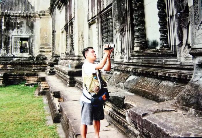 Nhà báo Lưu Tường Lâm tác nghiệp tại nước ngoài