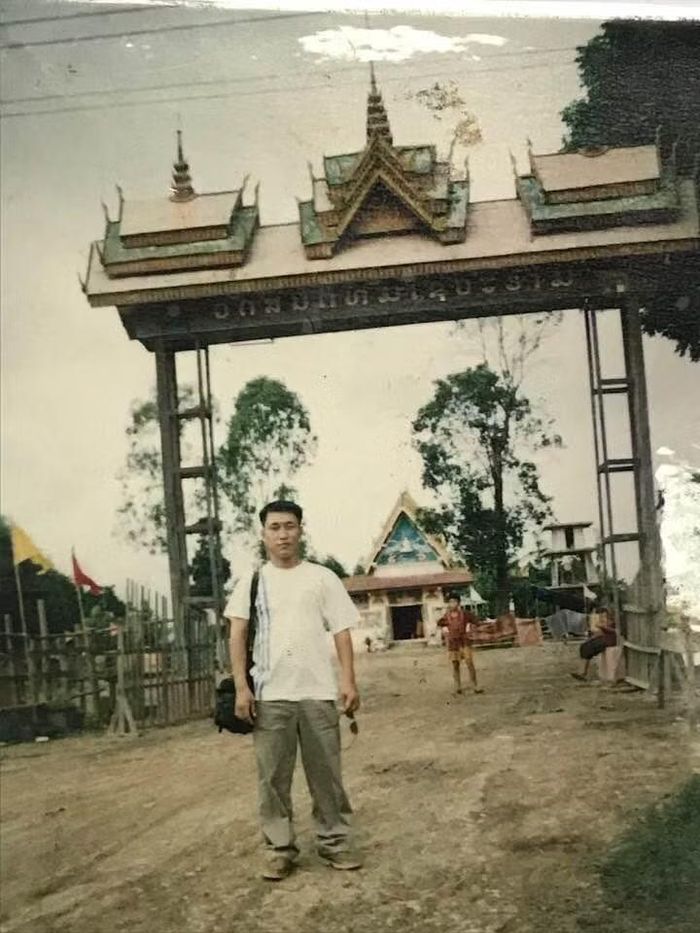 Nhà báo Lưu Tường Lâm trong chuyến công tác tại Cộng hòa Dân chủ Nhân dân Lào