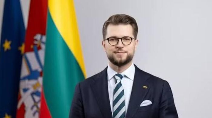 Bộ trưởng Năng lượng Lithuania Lukas Savickas cùng phái đoàn đến thủ đô Ukraine ngày 19/8 phải trú ẩn trong hầm suốt đêm khi cảnh báo không kích được duy trì.