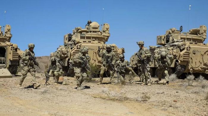 Xe chiến đấu bộ binh M2 Bradley được Mỹ phát triển từ những năm 1960 nhằm tạo ra một loại thiết giáp đủ nhanh để cơ động cùng xe tăng chủ lực M1 Abrams.