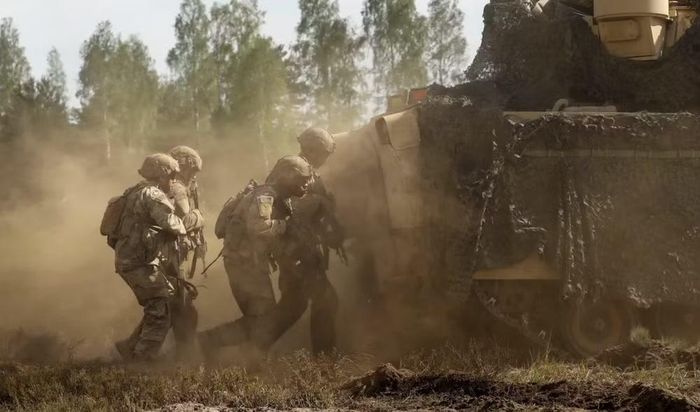 M2A2 ODS-SA là biến thể nâng cấp dựa trên M2A2 ODS, được cải tiến từ kinh nghiệm của quân đội Mỹ sau Chiến tranh Vùng Vịnh năm 1991.