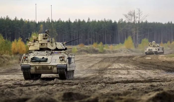 Lục quân Mỹ đồng thời tìm nhà thầu có khả năng đào tạo thợ máy cho Ukraine, cung cấp trang thiết bị, công cụ và vật tư cần thiết cho hoạt động này.
